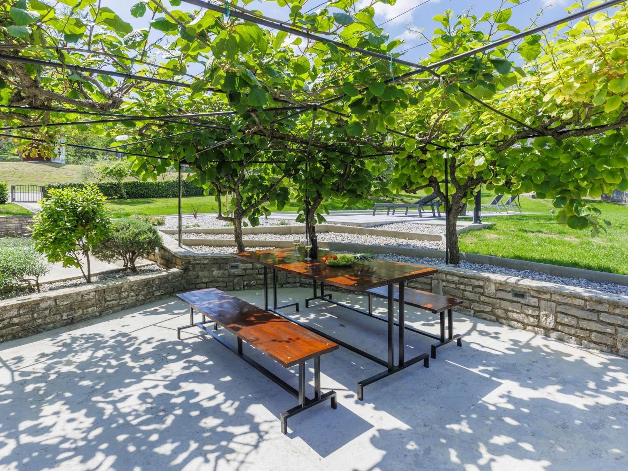 Holiday Home Karlo - IPC102 Pićan Dış mekan fotoğraf